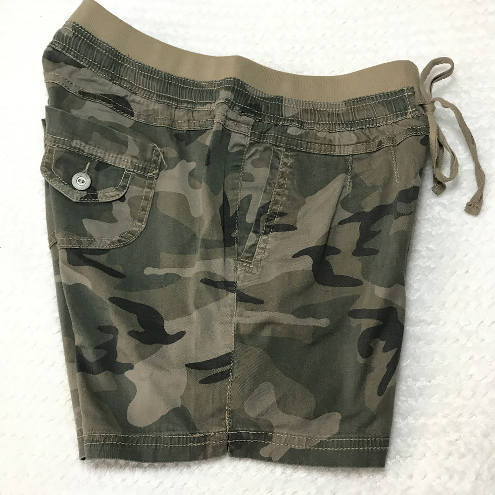 Fragile blue jeans como shorts